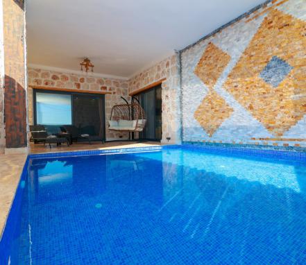 Kalkan Akbel Mevkiinde Tek Yatak Odalı Tatil Villası