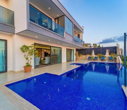 Kalkan Bölgesinde 8 Kişilik Lüks Tatil Villası 