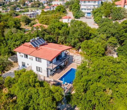 Ağullu Mevkiinde 4 Yatak Odalı Tatil Villası