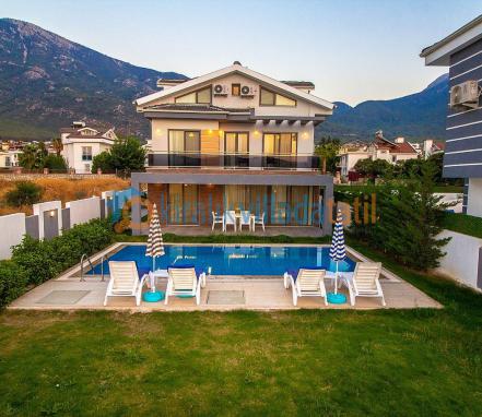 MUĞLA FETHİYE HİSARÖNÜ MEVKİİNDE 5 YATAK ODALI VİLLA