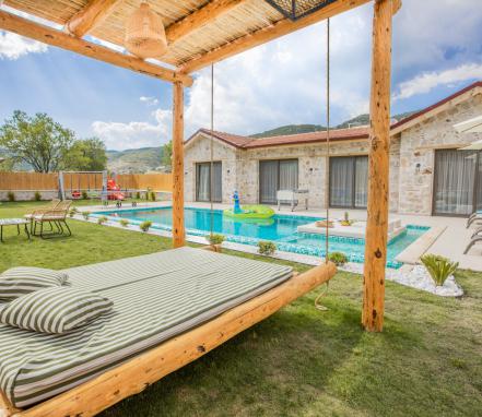 Antalya Kalkan Mevkiinde 4 Kişilik Tatil Villası