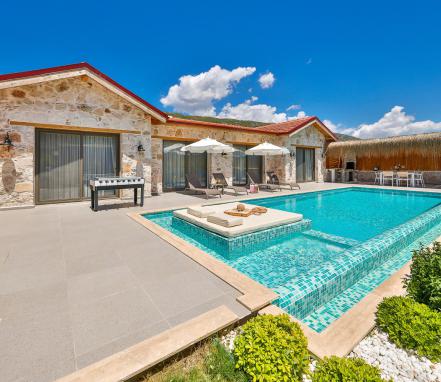 Antalya Kalkan Mevkiinde 4 Kişilik Tatil Vİllası