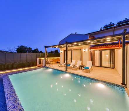 Kaş Bölgesinde Doğa İçinde 4 Kişilik Tatil Villası 