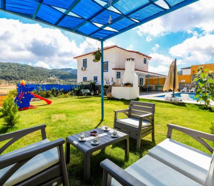 Kalkan Sarıbelen Bölgesinde Doğa İçinde 3 Yatak Odalı Villa