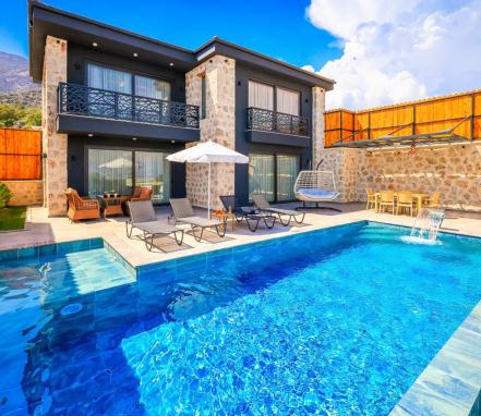 Karadere Bölgesinde 4 Kişilik Doğa İçinde Tatil Villası