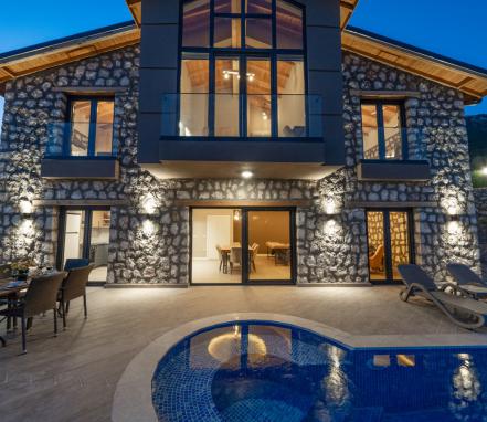 Kaş Gökçeören Bölgesinde Doğa İçinde Deniz Manzaralı Villa