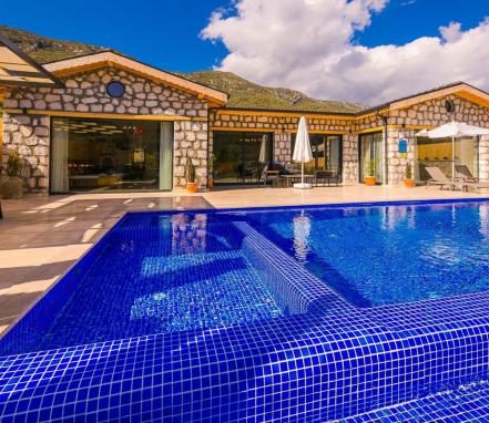 Kaş Kalkan Mevkiinde 2 Yatakodalı Korunaklı Tatil Villası
