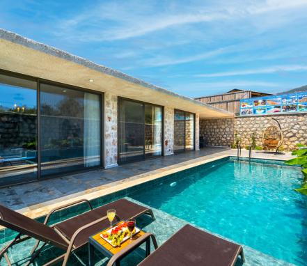 Kalkan Çavdır Mevkiinde 2 Kişilik Balayı Tatil Villası