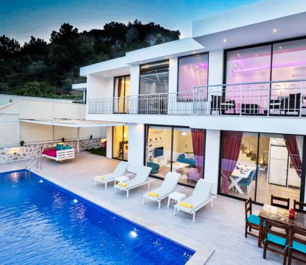 Kaş Bölgesinde 6 Kişilik Muhafazakar Tatil Villası