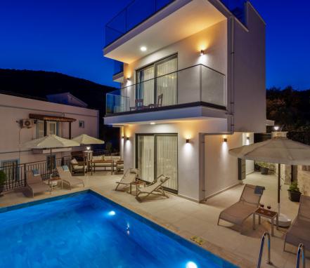Kalkan Bölgesinde Deniz Manzaralı 6 Kişilik Tatil Vilası 
