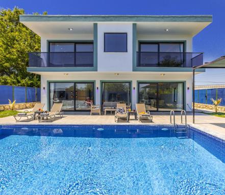 Kalkan Bölgesinde Korunaklı 4 Kişilik Tatil Villası