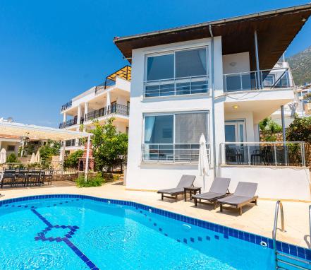 Kalkan Bölgesinde 8 Kişilik Tatil Villası