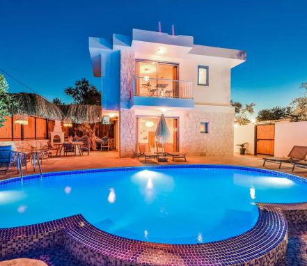 Kalkan Bölgesinde Muhafazakar 4 Kişilik Tatil Vilası 