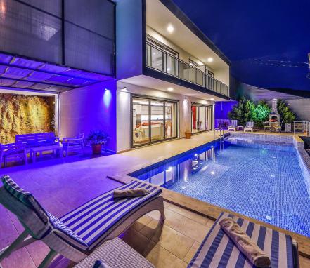 Antalya Kalkan Mevkiinde 4 Kişilik Tatil Villası