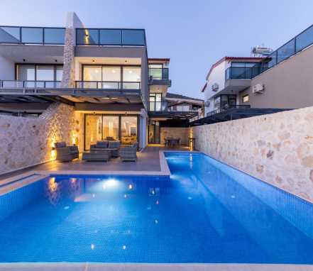 Kalkan Bölgesinde Deniz Manzaralı 6 Kişilik Tatil Villası