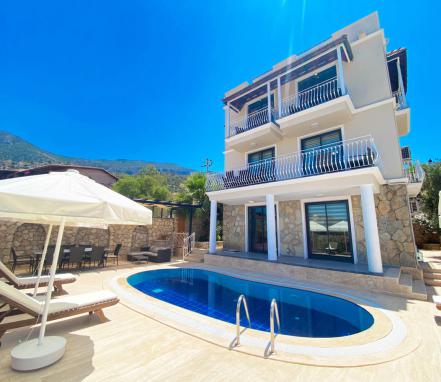 Kalkan Merkezde 10 Kişilik Merkeze Yakın Tatil Villası