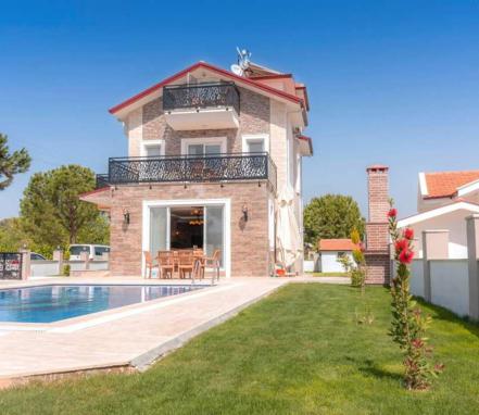Dalyan Merkezinde 8 Kişilik Geniş Tatil Villası