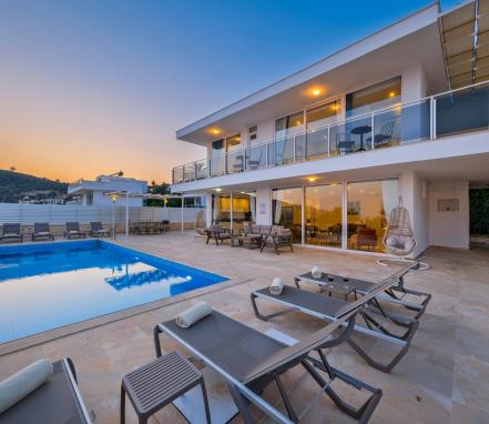Kalkan-Kızıltaş Mevkiinde Lüks Tatil Villası