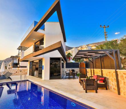 Kalkan Bölgesinde 8 Kişilik 5 Yatakodalı Tatil Villası