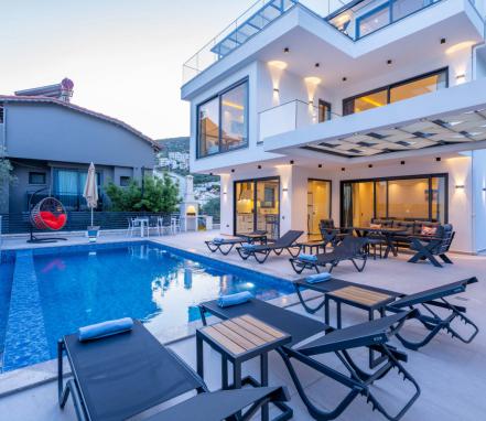 Kalkan Bölgesinde Merkeze Yakın 6 Kişilik Tatil Villası 