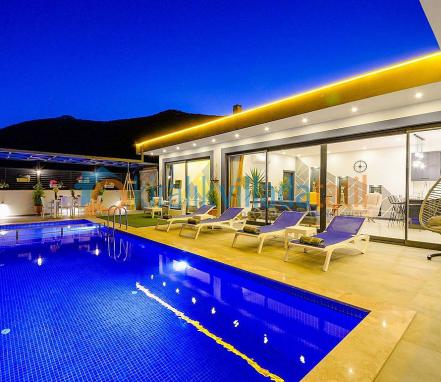 Kalkan Bölgesinde Korunaklı Lüks 4 Kişilik Tatil Villası 