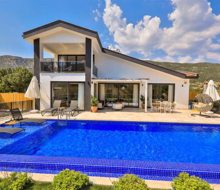Antalya Kalkan Mevkiinde 4 Kişilik Tatil Villası