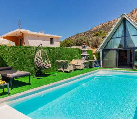 Çayköy Mevkiinde 2 Kişilik Korunaklı Balayı Tatil Villası