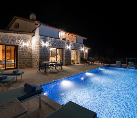 Kalkan Bölgesinde Korunaklı 6 Kişilik Tatil Villası 