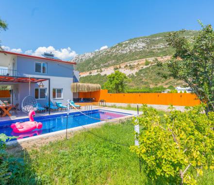 Kalkan Bölgesinde 4 Kişilik Muhafazakar Tatil Villası