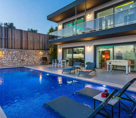 Kalkan Bölgesinde Korunaklı Lüks 4 Kişilik Tatil Villası 