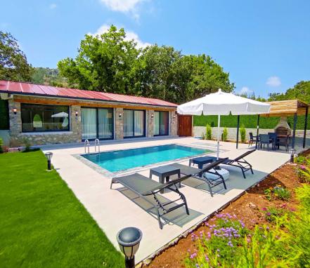 Fethiye Kayaköy Mevkiinde Korunaklı Tatil Villası