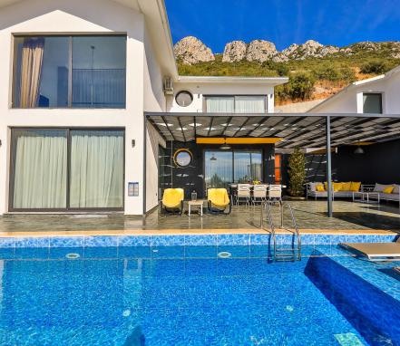 Kalkan Sarnıçbaşı Mevkiinde 3 Yatakodalı Tatil Villası