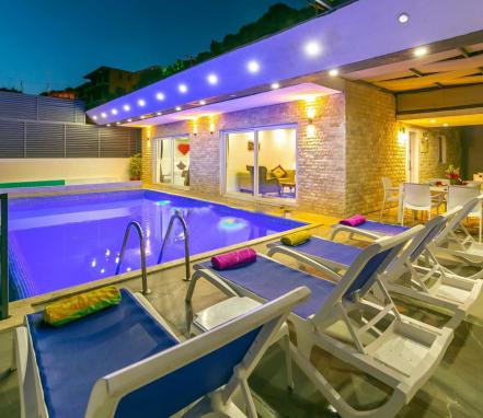 Kalkan Bölgesinde Korunaklı 4 Kişilik Tatil Villası 