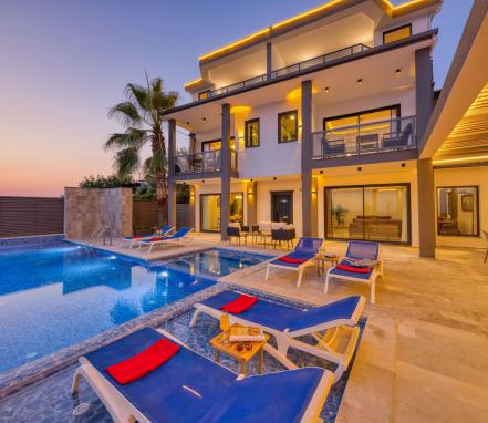 Kalkan Akbel Mevkiinde 8 Kişilik Lüks Tatil Villası