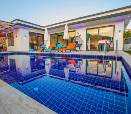 Antalya Kalkan Mevkiinde 4 Kişilik Tatil Villası
