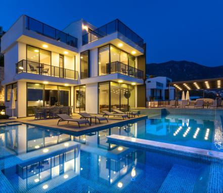 Kalamarda Deniz Manzaralı Lüks Villa