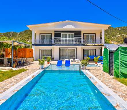 Kalkan Bölgesinde Korunaklı 6 Kişiklik Tatil Villası 