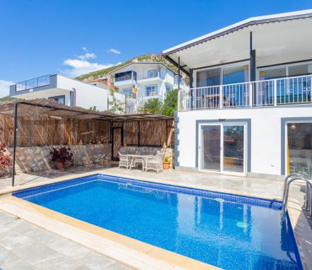 Kaş Bölgesinde Doğa İçinde 4 Kişlik Tatil Villası