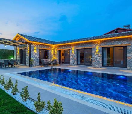 Fethiye Esenköyde Doğa İçinde Taş Konsept Korunaklı Villa