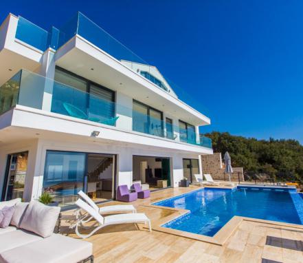 Kalkan Kalamar'da 10 kişilik Lüks Tatil Villası