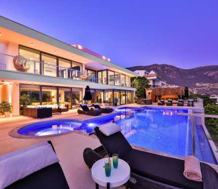 Kalkan Bölgesinde Deniz Manzaralı Lüks 8 Kişilik Tatil Villası 