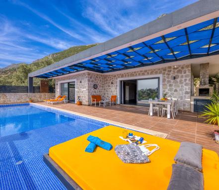 Kalkan Bölgesinde Muhafazakar Balayı Tatil Villası 