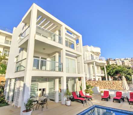 Kalkan Bölgesinde Deniz Manzaralı 6 Kişlik Tatil Villası 