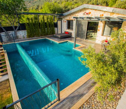 Kalkan Bölgesinde Muhafazakar Balayı Tatil Villası 