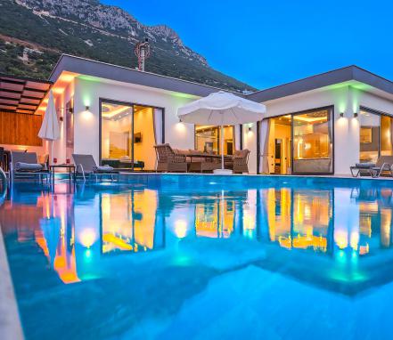 Kalkan Ordu Mevkiinde Korunaklı Havuzlu Tatil Villası