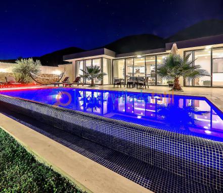 Kalkan Sarıbelende Lüks Tatil Villası