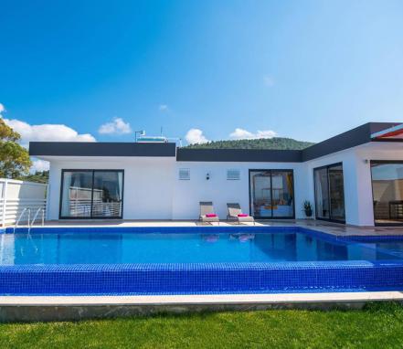 Kalkan Patara Bölgesinde 4 Kişilik Korunaklı Villa