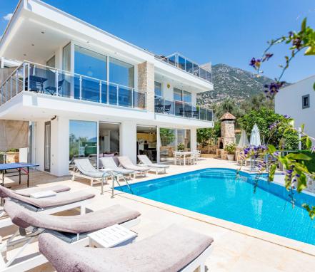 Kalkan Bölgesinde 8 Kişilik Tatil Villası