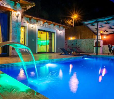 İslamlar Köyünde Taş Konsept Özel Balayı Villası