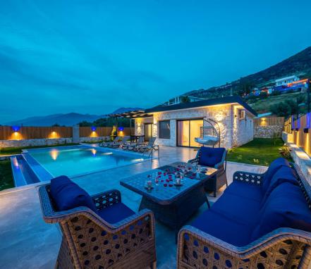 Kalkan Bölgesinde Korunaklı 4 Kişilik Tatil Villası 
